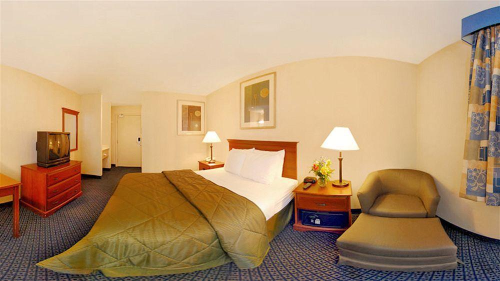 Towneplace Suites By Marriott Hadley Amherst Exterior photo